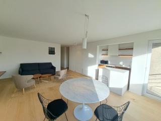 Sunny Apartment Near the Beach - 5