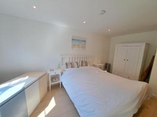Spacious Family Stay Near the Beach - 7