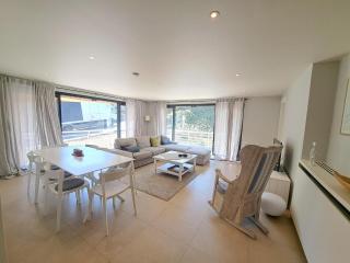 Spacious Family Stay Near the Beach - 1