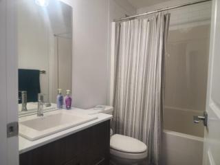 Edmonton Spacious - 6
