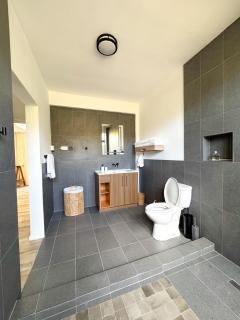 Luxury Condo, 2 Bedroom - 5 mins from UVF Airport - 5