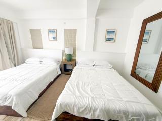 Luxury Condo, 2 Bedroom - 5 mins from UVF Airport - 1