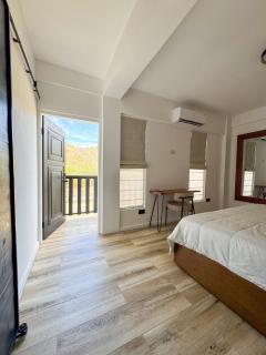 Luxury Condo, 2 Bedroom - 5 mins from UVF Airport - 8