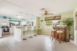Palm Breeze Bliss - 3