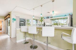 Palm Breeze Bliss - 2