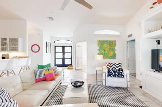 Chic Beach Haven - 6