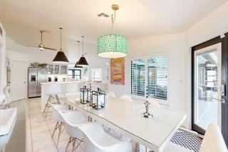 Chic Beach Haven - 4