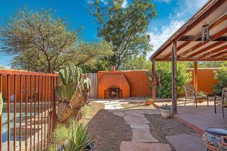 Villa Laguna - Spacious 3BR 1BA Private Pool Oasis Near UofA - 7