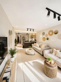 Chic Stays - Boho 2BR Lagoon View - Azha - 9