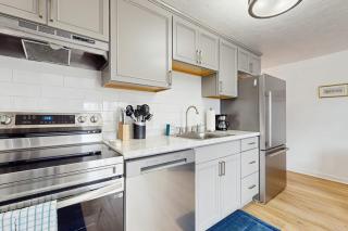 Bay Colony Breeze - 3