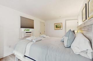 Bay Colony Breeze - 1
