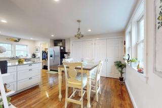 Elegant Coastal Cottage - 2