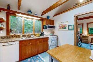 Chilmark Guest House - 1