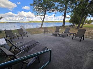 Lakefront Serenade - 8