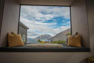 Sunny Escape with Hot Tub & 360 Mountain Views, 3 Bedroom - 0