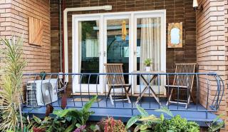 Central 2 Bedroom Apartment - Walk to Beach & CBD - Sleeps 5 - 4
