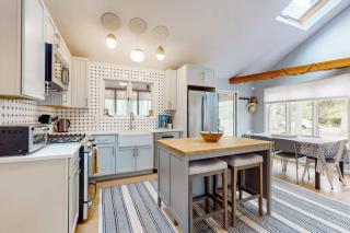 Livywood Cottage - 1