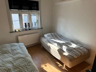 NYHED - Stor lys ferielejlighed 6-10 gæster - 4