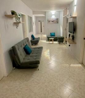 Villa Laureles Medellin 4 Hab 3 Baños Excelente Ubicación - Medellín - 0