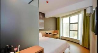 IU Hotel Zhengzhou Xinzheng Sias International University Branch - 5