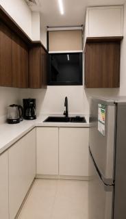 Two rooms and a lounge with a view of the northern ring road, and a private parking space - 5