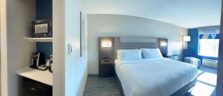 Holiday Inn Express & Suites Marquette by IHG - 4