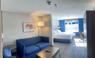 Holiday Inn Express & Suites Marquette by IHG - 2