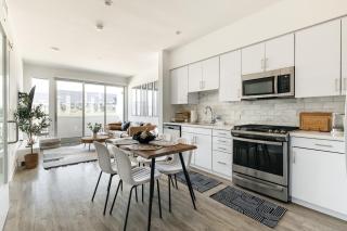 Stylish Westside Stay in Santa Monica - 1