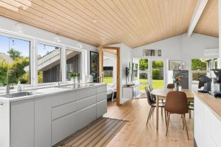 Lovely Holiday Home At Kongsmark Strand - 5