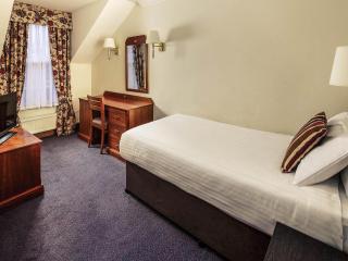 Mercure York Fairfield Manor Hotel - 1