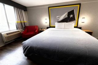 Super 8 by Wyndham Nacogdoches Near University - 7