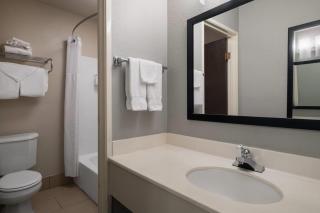 Baymont by Wyndham Waukesha - 1