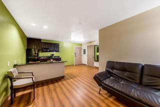 Super 8 by Wyndham Kenedy - Kenedy - 1