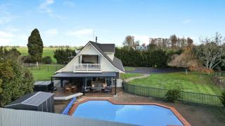 Hamilton Greenhill Lodge - Private Pool & Hot Spa Pool & Fireplace - 7