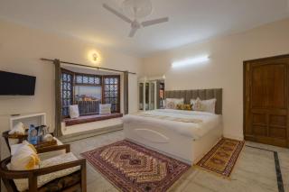 The Dew Drops Kasauli I Near Mall Road Kasauli I Sun Set View I Open Terrace I Bath Tub I Multi-Cuisine - 7