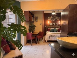 Polly's Home Aralias Boutique GuestHouse & PrivateSuites - 1