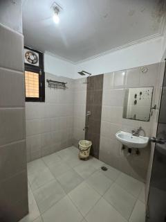 Hotel Earth International - 3