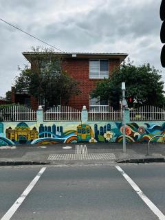 209 Stylish Queen BR with Fast WiFi - Brunswick East - 30 Percent OFF - 8