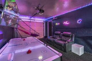 Arcade Lounge with Pool, Spa, Billiards near the Vegas Strip! - 5