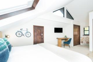 Big & Bright Hidden Gem with Garage, Hot Tub, Lux Kitchen condo - 3