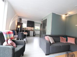 Restful Holiday Home in Grou with Terrace and Garden - Grou - 8