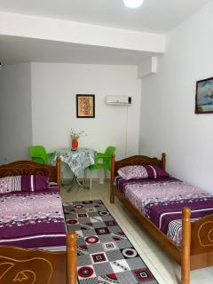 Charming Lakeside Stay - 5