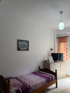 Charming Lakeside Stay - 3