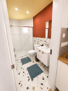 Modern Studio 2 private Kitchenette and Bathroom - 9