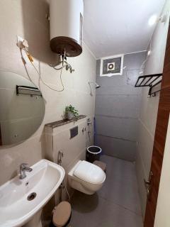 Ganga Nest - Cosy 2BHK with Ganga View - 7