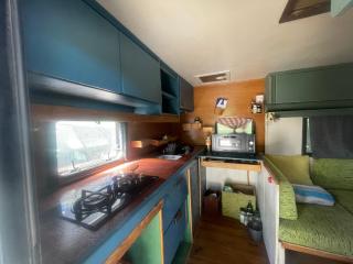 Private room and shared kitchen in vintage caravan Countryside views - 5