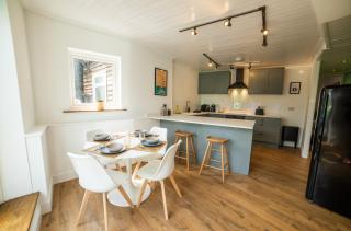 High Street Retreat - 9