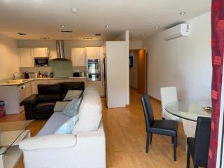 Swimming pools Apartment in Ocean Village - 2 bed 2 bath Rock view - 2