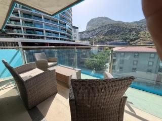 Swimming pools Apartment in Ocean Village - 2 bed 2 bath Rock view - 9