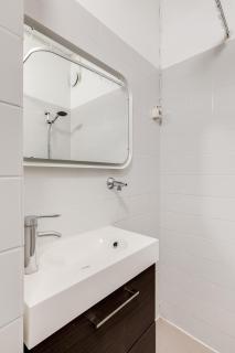 On Airport bus route, Top-Floor, 150m to metro and 24h grocery store, 47m2 in Trendy Kallio - 4